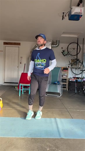 10-Minute Movement Challenge 🔥 40–60 sec per exercise Rest as needed Do everything you see. 1️⃣ Pogos 2️⃣ Body waves 3️⃣ Spiderman stretch rotation 4️⃣ Push-up → yoga flow 5️⃣ Side plank thread the needle 6️⃣ Marching front plank 7️⃣ Side lunges 8️⃣ Lateral bounds 9️⃣ Squat jump stick 🔟 Lunge jumps Save this. Try it once. Like the video if you actually did it. 💪🔥 #runstrong #tiktokworkouts