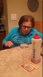 Quand une grand mère italienne essaye d'utiliser Google Home ❤ | Madame Figaro