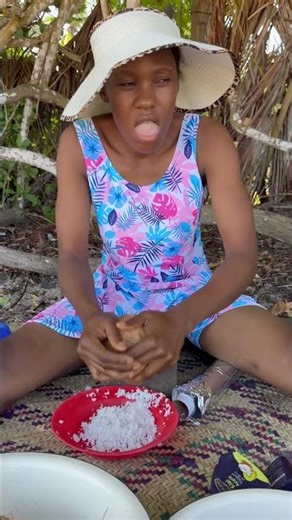 African Village Mum Grating Coconut Traditionally🥥🔥African Village Life #shorts #shortsfeed #fypシ