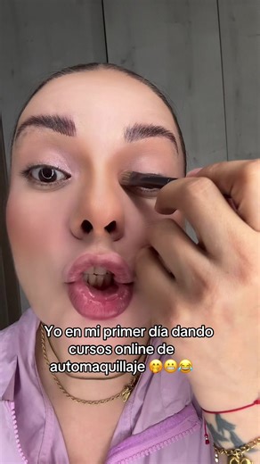 Curso de automaquillaje 💄 #comediahumor #comedia #lachuckyoficial #makeuptutorial #makeupcomedia