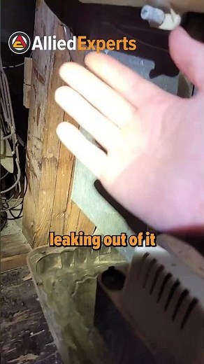 Humidifier leaking excess water - why this humidifier is entirely unnecessary!💦 #energy #home #hvac