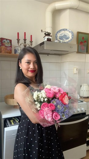 A beautiful fresh flower bouquet, handpicked from my garden for a visit 💐🌿🌸