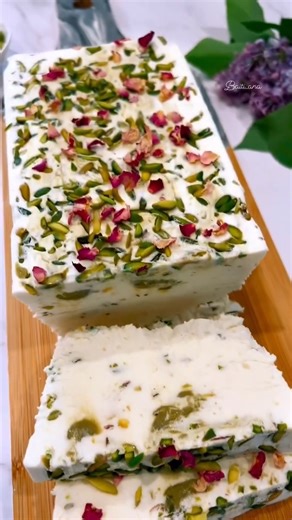 ❤⭐ PISTACHIO ARABIC ICE CREAM ⭐❤ Video & Recipe Courtesy of 𝓜𝓪𝓻𝓲𝓪𝓶 @baiti_ana https://www.instagram.com/baiti_ana/ FEATURED BY 🇦🇲 THE ART TEAM 🇦🇲 #TeamArt #TheArtTeam #ArtArmeniCook #TheArtSince2010 THE ART OF ARMENIAN & MIDDLE EASTERN COOKING Arabic ice cream is one of the most delicious ice creams, but it requires a few steps to be made the traditional way. Here’s a simplified version that still tastes delicious. ✨Ingredients✨ - 2 cups whipping cream (heavy cream) - 1 can sweetened c