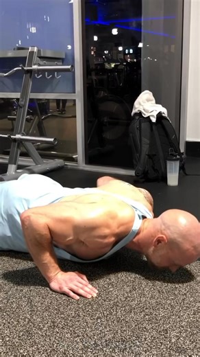 🔥 ALL DUMBBELL CHEST WORKOUT 💪 You don’t need a full gym to build size and strength — just a pair of dumbbells and the right technique. Most guys focus on how much they lift… but the real secret is how they lift. Control, tension, and form build muscle — not ego. Try this workout: 1️⃣ Flat Dumbbell Press – 8–10 reps 2️⃣ Low Incline Dumbbell Press – 8–10 reps 3️⃣ High Incline Dumbbell Fly – 12–15 reps 4️⃣ High Incline Dumbbell Svend Press – 12–15 reps 5️⃣ Push-Ups – to failure ✅ Minimal equipme