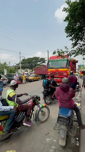 Exploring Douala's Traffic Jam Experience