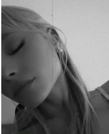 Ariana Grande's New Hand Tattoos and Tour Preparations