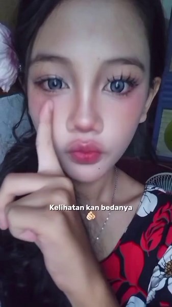 Makeup Tutorial: Stunning Eyelash Extensions Guide