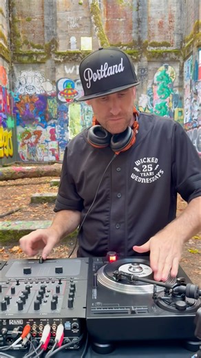 DJ Wicked scratching on the Reloop RP-7 seven inch turntables. #DJWicked #Scratching #Reloop #HipHop