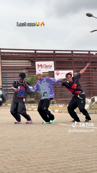 Larry's New Song Caught on Camera