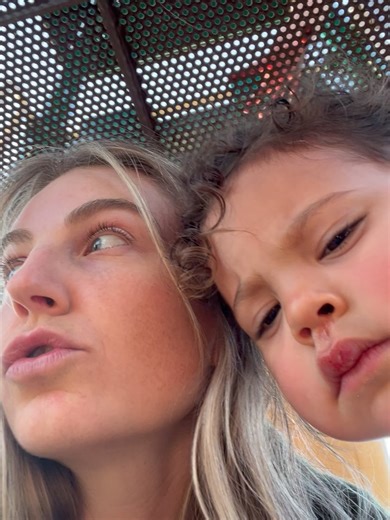 Karlie Samuelson on Instagram: "2025: the year 2 surgeries gave me more time with my 2 little munchkins. being an aunt is my favorite job ❤️‍🔥"