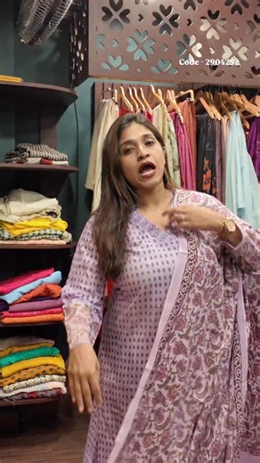 Saree | Salwar - ONLINE ETHNIC WEAR STORE on Instagram: "Code - 2904252 Cost - 4200/- WhatsApp enquiries - 9895355800"