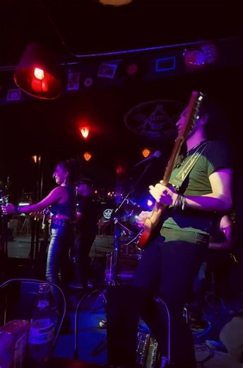 Epic Brian May solo 👑 #dontstopmenow #queen #ibanez #brianmay #live #stageshow #solo #guitar #music