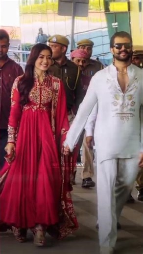 Vijay Deverakonda & Rashmika Mandanna Spotted Together at Airport! 😍 |