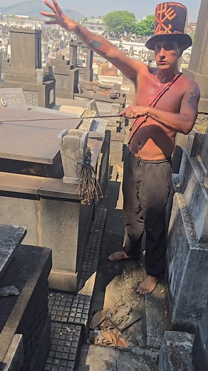 Exu: Conectando com os Mortos e o Magno