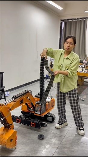 assembling Big CAT excavator truck