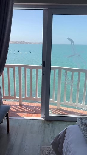 Nothing says “Namibia adventure” quite like a glass of Desolate Gin. On this trip, we arrived at the Lüderitz Nest Hotel to the most delightful welcome, a beautifully presented oak-rested Devil’s Claw Gin, finished with a whisper of cinnamon and a single coffee bean. Pure class, pure Namibian spirit, and the perfect start to our coastal escape. ✨🍸 #DesolateGin #LüderitzNestHotel #NamibiaTravel #NamibianCraftGin #GinLovers #TravelInStyle #CoastalEscape #NamibiaMagic | Namibia App & Travel Guide