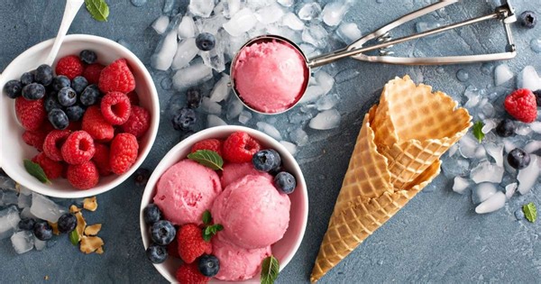 Sorvete fácil de frutas vermelhas com apenas 5 ingredientes