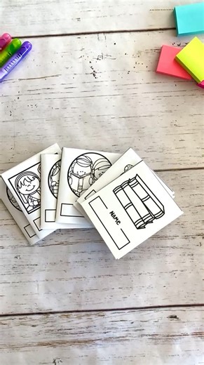 Maribel Sheehan | Learning in Wonderland on Instagram: "These mini comprehension books are some of my favorite class tools! Use them during reading core time, after read alouds, in centers, as independent work, or even send them out as homework!⁠ ⁠ They work with pretty much any text and students love them! I added a digital version for teachers with 1:1 technology. ⁠ ⁠ 👉🏽Comment "send" to get the link sent to you!"