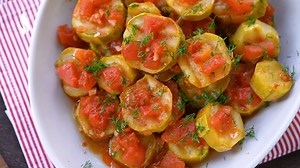 Zeytinyağlı Kabak Yemeği (Çok Kolay) :) https://www.nefisyemektarifleri.com/zeytinyagli-kabak-yemegi-cok-kolay/ | Nefis Yemek Tarifleri