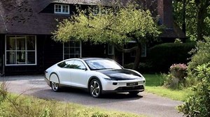 Sun as socket: Startup integrates Tesla Model 3 with solar panel for energy