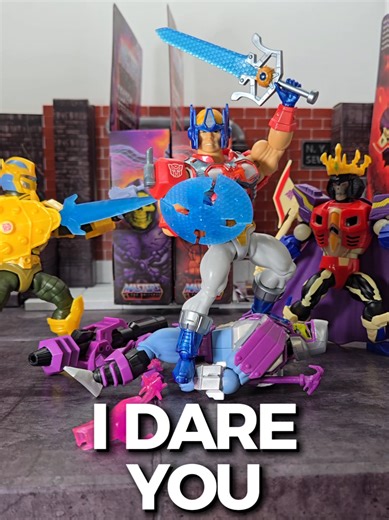 This He-Man Masters of the Universe x Transformers Crossover from @mattel @MattelCreations is objectively cool as hell. manuel eduardo caritas and the whole team there have done such a stellar job. The packaging, the art work, every figure Skeletor in Megatron Armor, Man at arms in bumble bee armor, scareglow in starscream armor and He-Man in Optimus Prime Armor are all cool as hell. The motu origins crossovers are some of the most fun. I hope we get a ton more #motu #transformers #mattel