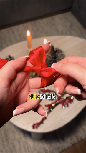 Geschenke-Chaos adé! 🎁✨ Mit diesen Einpack-Hacks wird jedes Päckchen zum Hingucker – ob eckig, rund oder mit Schleife. Dieses Jahr wickelt ihr alles ein wie ein Profi! 🎀 Passendes Geschenkpapier findet ihr natürlich bei uns im Markt. Welche Methode probiert ihr zuerst? 😎 | EDEKA-Lauber, Gelnhausen-Meerholz