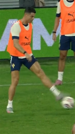 58K views · 2.9K reactions |  #CR7 mène le #Portugal à l'entraînement ! #Football #Soccer #CristianoRonaldo #beINSPORTS #AP | beIN SPORTS France | Facebook