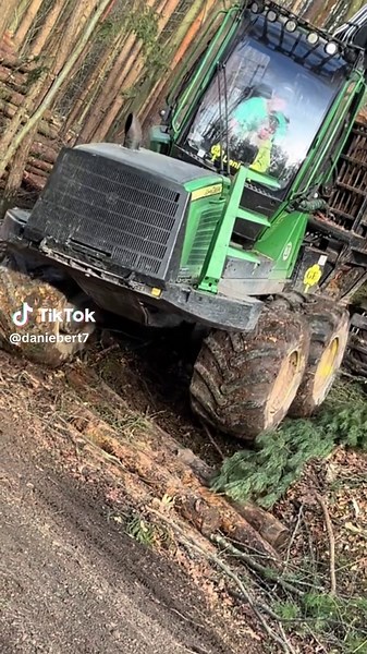 John Deere Forestry: Exploring the 1010G Forwarder
