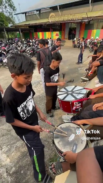 Tutorial Pukulan Dan Teknik Drum Dalam Ultras