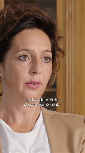 VOX Fernsehen on Instagram: "Der Liebe wegen verlässt Deutschlands größter Hochstapler Mike Wappler, der unter anderem wegen Betrugs, Bestechung und Hehlerei fast 20 Jahre lang im Gefängnis saß, seine Heimatstadt Hamburg Richtung Mallorca ✈️ Heidi lernte Mike bei einem Freigang kennen, als er noch in Berlin im Gefängnis saß. Jetzt meinen sie es mit der Liebe ernst: Sogar von Heiraten sprechen sie 💍 Doch kann Heidi ihm vertrauen? Falls ihr die neue Folge von „Goodbye Deutschland“ gestern verpass