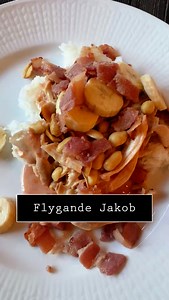 Flygande Jakob! En storfavorit från barndomen, inte sant? 🤗 • • • #flygandejakob #kycklingrecept #kyckling #enkelmathemma #middag #middagsinspo | Enkel mat hemma