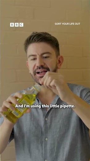 How to fix your squeaky doors with cooking oil 🚪 - BBC