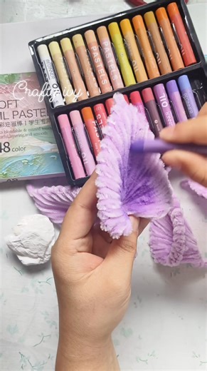 11K views · 109 reactions | Oil pastel na pwedeng pangkulay sa fuzzy wire flowers #fuzzywirecrafts #fuzzywireideas #diyflowers #handmadeflowers | Crafty Ivy | Facebook