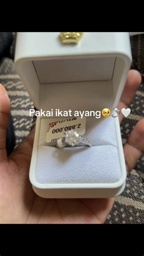 Sementara pakai ini dulu ya cantik, bukti keseriusan aku sama kamu🥹💍🤍🫶🏻 #cincin #cincintunangan #fyp