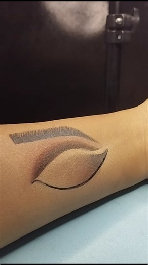 Mukita asad on Instagram: "Full cut crease cat Eye make-up #tutorial #eyeshadow #trending #reels #follow"