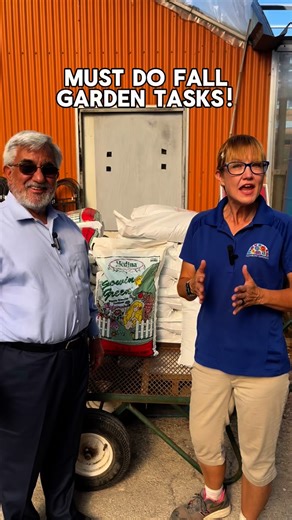 3.9K views · 74 reactions | Master Gardener, David Rodriguez tells us why Fall is the season to feed your landscape!  Fertilizing now helps lawns, trees, shrubs, and flower beds build strong root systems and store nutrients for the winter ahead. While top growth slows in cooler weather, roots stay active, taking in the food they need to bounce back greener, stronger, and healthier in spring.  | Rainbow Gardens | Facebook