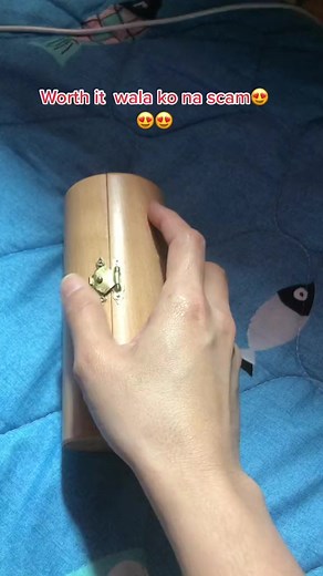 "Warm up" the space with a Catholic Altar ✨ Great decorative products for Catholic😍 - The altar has a warm golden brown tone from durable Beech material - Each line of sculpture is full of emotion and sophistication - Compact size (18x15x6cm), stable on many surfaces 🤲🏻 The Catholic altar contributes to brightening up the space and transmitting more peaceful and respectful energy. With natural charm from skillful hands of artisans and sacred religious colors - 🙏🏻 Catholic altar is a wonderf