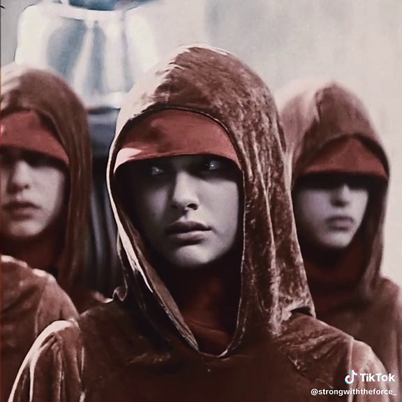 Padmé Amidala's Iconic Wardrobe Analysis