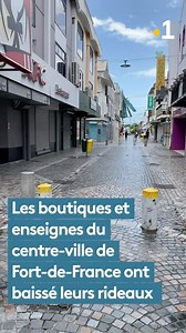[CYCLONES] 🌀 La Martinique en vigilance rouge cyclone 🔴 depuis 12h00, ce jeudi 22 juin 2023. La ville capitale Fort-de-France avant l’arrivée de la forte tempête Bret sur notre île. 👇🏽 📺📻📲 Nos prochains point actu pour suivre l’essentiel de l’actualité sur Martinique la 1ère : 👉🏽 18h00 : direct radio filmée en TV, sur le Web et FB 👉🏽 19h00 : JT en direct Web-Facebook live ⚠️ Soyez vigilants ! #tempetebret #tempetetropicale #ouragan #vigilancerouge #fortdefrance #martinique #martinique