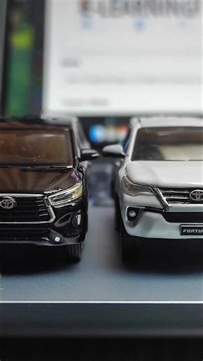 MOBIL KELUARGA KESAYANGAN INDONESIA! Innova Reborn vs Fortuner 2018 😱 Mana Favoritmu? #diecast