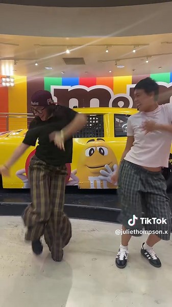 M&M Flash Mob Experience in Las Vegas
