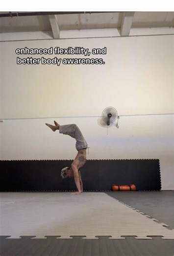 Calisthenics offers a wide array of benefits, including increased strength, improved cardiovascular fitness, enhanced flexibility, and better body awareness. It also contributes to weight management, better posture, and even improved mental health. Calisthenics exercises are accessible and adaptable, making them suitable for all fitness levels and can be performed anywhere with minimal or no equipment. #calisthenics #fyp #viral #mentalhealth #august