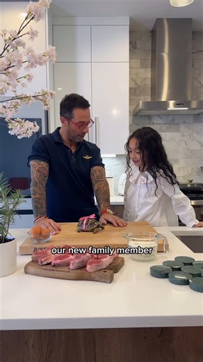 Cindy Camponovo on Instagram: "Nonna’s lambchops Serves 4 -12 lamb chops -90 gbutter -100 gfresh or dried porcini mushrooms -50 g -pancetta, guanciale or bacon -1 egg -80g flour -150g breadcrumbs -20 g mature pecorino or parmigiano cheese, grated -400 whole milk -2 tablespoon olive oil -Sunflower seed oil or vegetable oil for frying -salt, pepper and nutmeg to taste Preparation: 1.) In a pan, fry the lamb chops in some olive oil for one minute on each side. They do not need to be cooked through,