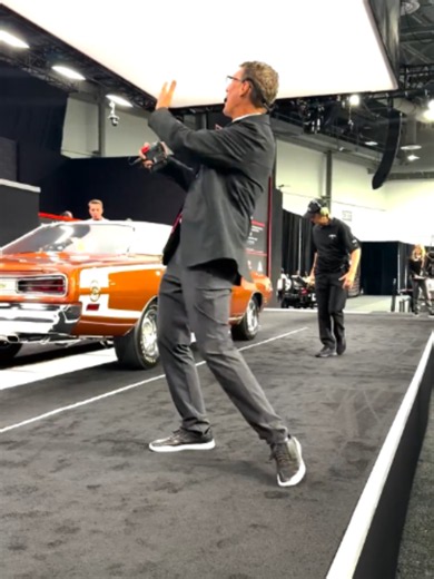 Hemi power made some noise in Vegas! Watch as this 1970 @dodge #Hemi #Super #Bee crossed the block at the 2026 Las Vegas #Auction. Consign now for Scottsdale on Barrett-Jackson.com