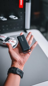 8TB in my palm is just INSANE! Oh and it’s durable too 🔥 👉🏻 Samsung T5 EVO #SamsungT5EVO #NextLevelStorage #EVOlveWithT5 #CoolandReliable #CarrySpeedAnywhere @samsungsemiconductor | Lim Reviews
