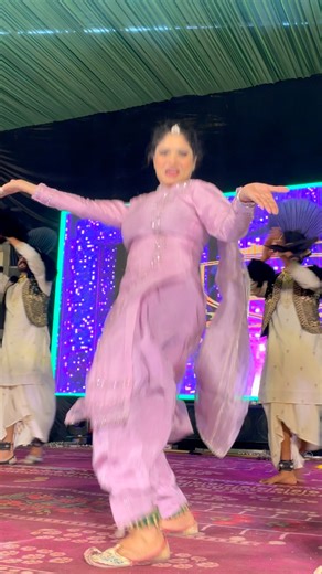 HoneyNo1 on Instagram: "#entertainment #dance #trendingshorts #trending #bhangralove @honeynoo1"