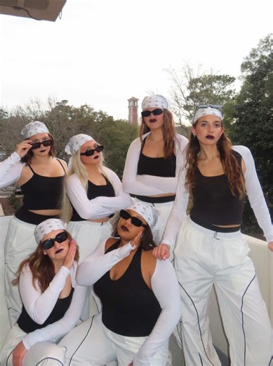 Beta Theta was proud to represent in the Stroll Like An Alpha competition! 🖤💛#USACHIOMEGA #BETATHETA