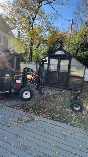Shoutout to our incredible Yoderbilt delivery team!🌱💪 Getting a greenhouse into a tight space takes skill, patience, and a whole lot of “we’ve got this.” But that’s exactly what sets our team apart — they don’t just deliver greenhouses, they place them with care, precision, and years of experience guiding every move. Today’s setup was one of those moments where the margin was slim, the angles were tricky, and the pressure was on… and Richard made it look absolutely effortless. 🙌 From navigati