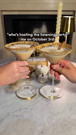 A showgirl’s favorite fall cocktail 🧡 RECIPE Pumpkin Spice Martinis for 2 1/4 cup pumpkin puree 1 1/2 oz. simple syrup 4 oz. vanilla vodka 4 oz. Bailey's Irish Cream liqueur 1/4 tsp. pumpkin pie spice Fill a cocktail shaker with ice. Add pumpkin puree, simple syrup, vodka, Bailey's, and pumpkin pie spice; shake for ~30s. Strain mixture into a martini glass. Sprinkle with additional pumpkin pie spice, garnish with a cinnamon stick, and enjoy! #pumpkinspice #pumpkinspicemartini #falldrinks #falla