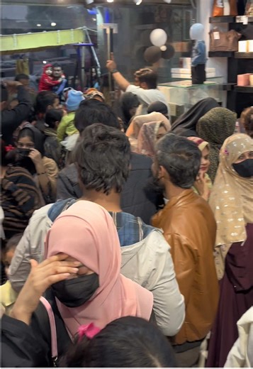 Itni Crowd 😳 Alhamdulillah ❤️ Upto 80% OFF – Sirf Chand Raat Tak 🌙🔥 📞 Call Info: 0346-8740876 📲 Online Order:0304-2347707 #crowd #alhamdulillah #karachibrandedcollection #ramadan2026 #sale